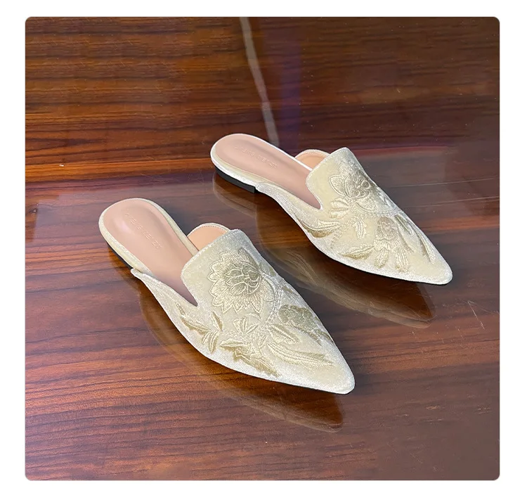 Mules Femme en Velours Brodé – Image 7
