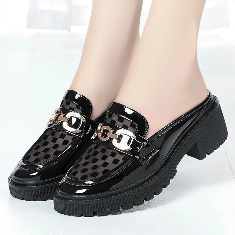 Mules en cuir avec décoration métallique – Image 4