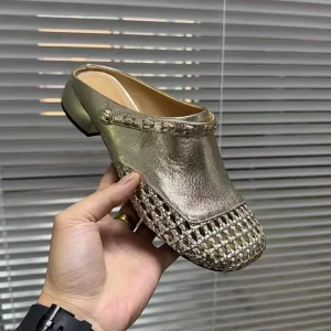 Sabots avec boucle en métal