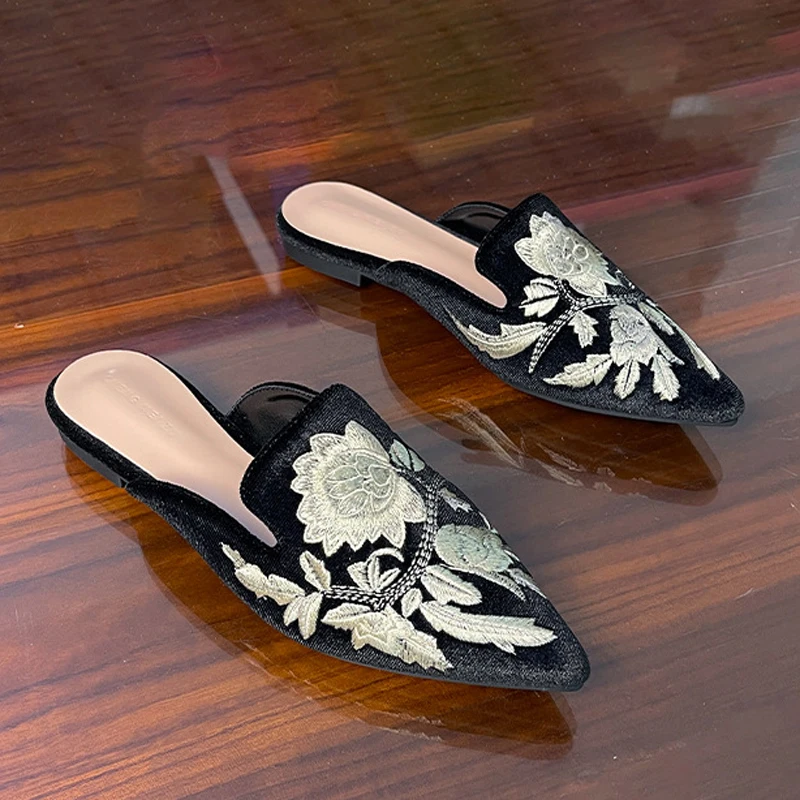 Mules Femme en Velours Brodé – Image 4